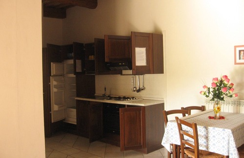 Acqualagna Apartamento | Apartamento de tres habitaciones en una casa de campo con piscina y restaurante en casa en Acqualagna