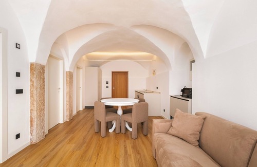 Laives Otro | Three-room apartment dating back to the 1400s with masterfully renovated vaults.