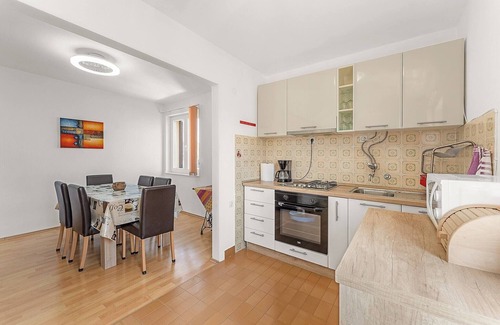 Kukljica Alquiler De Eote | Apartamento de tres habitaciones con vistas