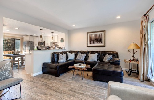 Park Meadows Casa | Three-story townhome with private hot tub, gas fireplace, decks