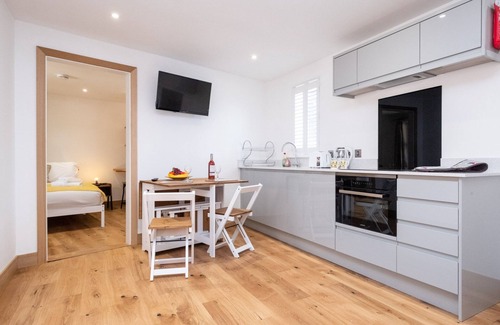 Pettistree Cabaña | Sauce llorón - Three Tuns Apartments, Pettistree