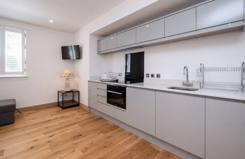 Pettistree Cabaña | Hazel - Three Tuns Apartments, Pettistree