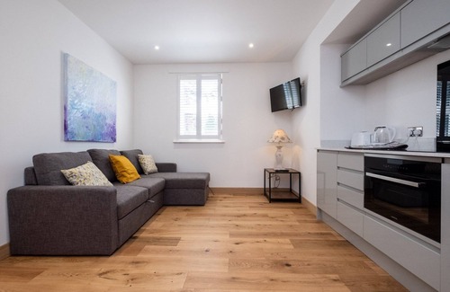 Pettistree Cabaña | Hazel - Three Tuns Apartments, Pettistree