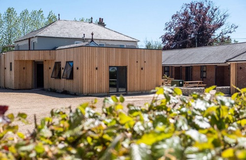 Pettistree Cabaña | Rowan - Three Tuns Apartments, Pettistree