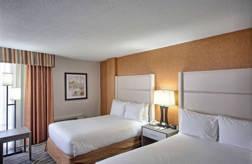 South Portland Hotel | Three Units Close to Downtown Portland | Hotel w/ Indoor Pool & Free Breakfast