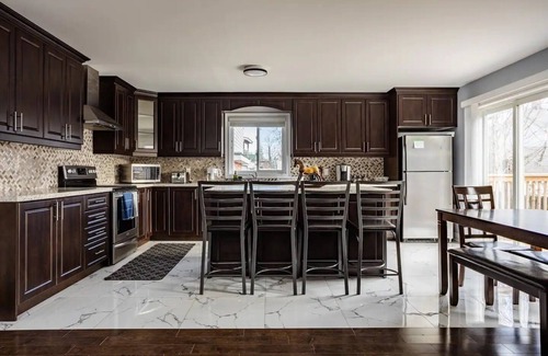 Welland Casa | Three year old house 5 bedrooms 4 full washrooms