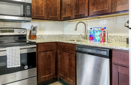 Fort Wayne Apartamento | ThreeRivers 2BD 1 - Dos Habitaciones Piso, Capacidad 3
