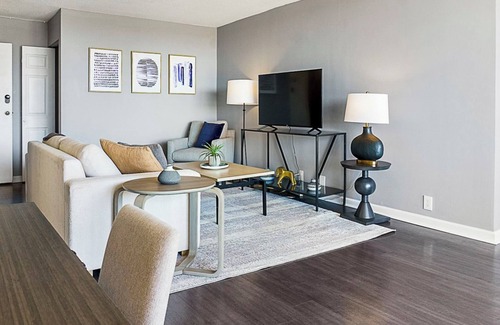 Fort Wayne Apartamento | ThreeRivers 2BD 1 - Dos Habitaciones Piso, Capacidad 3