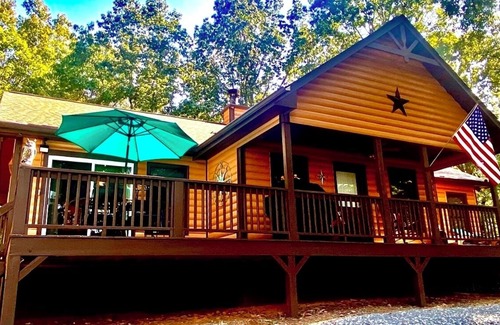 Cleveland Cabina | THUNDER RIDGE LODGE HAS AN AWESOME VIEW OF MT YONAH! Peace, privacy & seclusion.