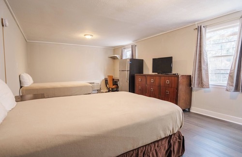 Savannah Hotel | Thunderbird Inn