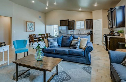 Las Cruces Casa | Thurston · New Desert Oasis - Relax and Enjoy