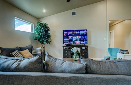 Las Cruces Casa | Thurston · New Desert Oasis - Relax and Enjoy