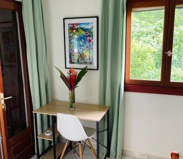 Riviere-Sens Apartamento | Ti kaz houelmont studio vue jardin, proche plage de Rivière-Sens