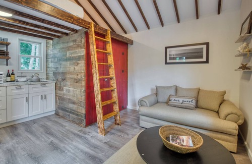 Hampton Bays Cabaña | Tiana Bay Guest House