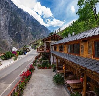 Hutiaoxia Casa | TIBET Guest house 虎跳峡卓玛客栈