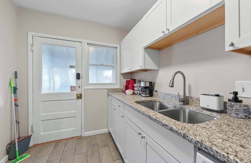 Clintonville Casa | Tibet Twins 2 Retreat for 6