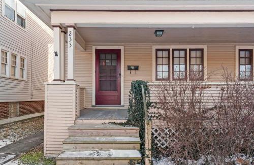 Clintonville Casa | Tibet Twins 2 Retreat for 6