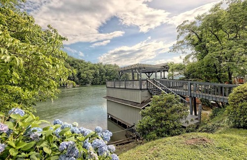 Clayton Casa | Tibors Landing on Lake Burton