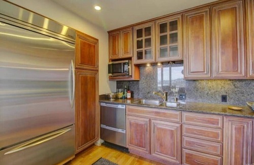 Belvedere Tiburon Condominio | Tiburon apartment with San Francisco Skyline view