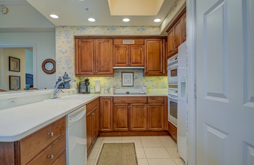 North Naples Condominio | Tiburon Ritz Carlton Retreat Condo Rented Monthly With All The Amenities