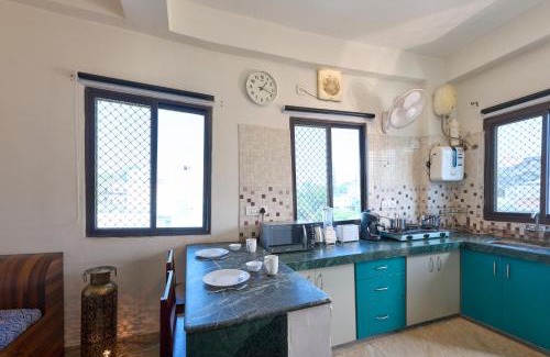 Lake Swaroop Sagar Apartamento | TicAna Apartments with all amenities lake view & terrace garden Ac Kitchen wifi