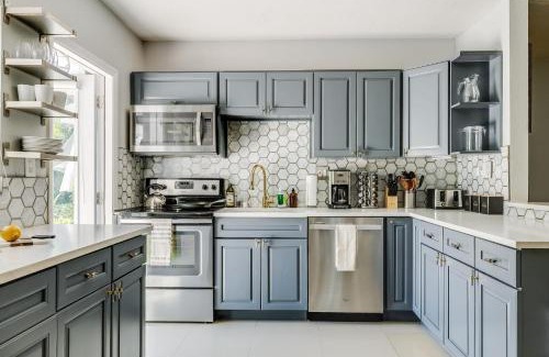 Poinsettia Heights Casa | Tidal by AvantStay Gorgeous Home Close to Beaches w Pool