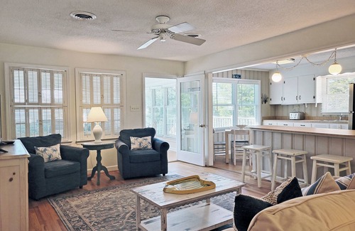 Pawleys Island Casa | Tidal Canal Beach House, Se admiten perros, Muelle, Porche proyectado, Fácil paseo a la playa