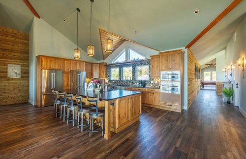 Seal Rock Casa | Tidal Treasure, Sleeps 12, Game Room, Oceanfront, Hot Tub, BBQ, Beach Access