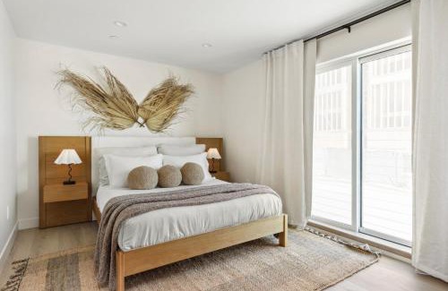 El Porto Apartamento | Tide House - Unit A - Modern Seaside 1BD w Parking