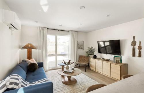 El Porto Apartamento | Tide House - Unit A - Modern Seaside 1BD w Parking