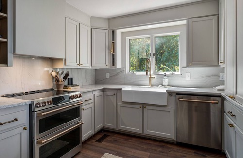 Northport Casa | Tide & Tranquility: Modern Lake Tuscaloosa Gem