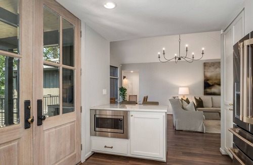 Northport Casa | Tide & Tranquility: Modern Lake Tuscaloosa Gem