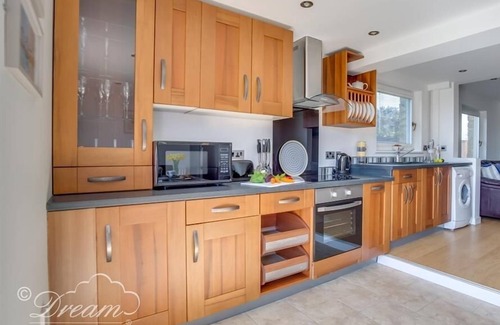 Weymouth Cabaña | Tides Corner