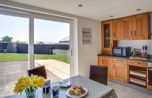 Weymouth Cabaña | Tides Corner