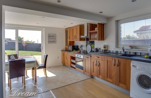 Weymouth Cabaña | Tides Corner
