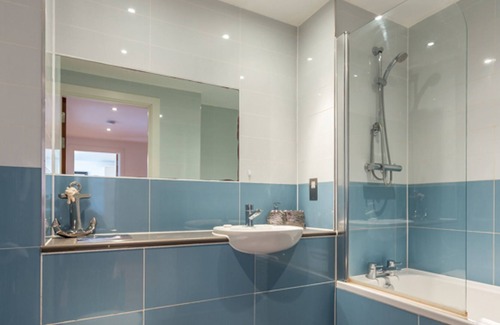 Poole Cabaña | Tides, Poole