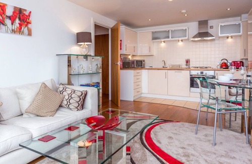 Poole Cabaña | Tides, Poole