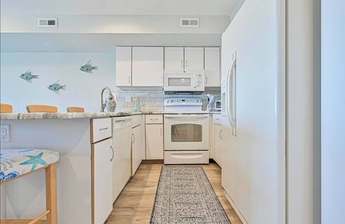 Southend Apartamento | TideWatch-Relax in Brigantine w/Views,Beach and Pool