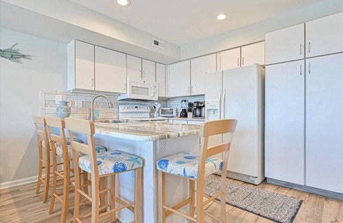 Southend Apartamento | TideWatch-Relax in Brigantine w/Views,Beach and Pool