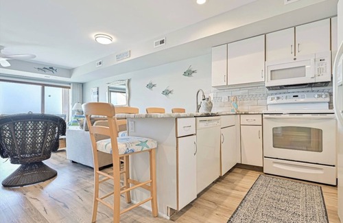 Southend Apartamento | TideWatch-Relax in Brigantine w/Views,Beach and Pool
