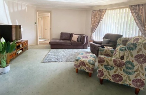 Bletchington Casa | Tidy Home in a Leafy Suburb, Great Location