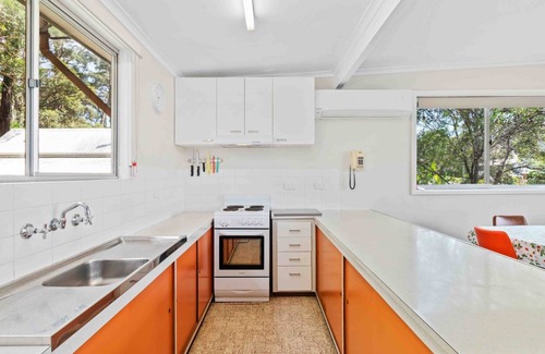 Manyana Casa | Tidy retro house located within walking distance to Manyana Beach