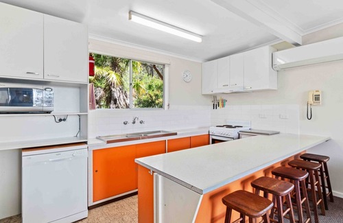 Manyana Casa | Tidy retro house located within walking distance to Manyana Beach