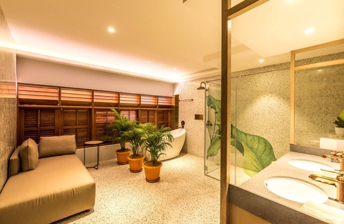 Downtown George Town Hotel | Tien Terrace