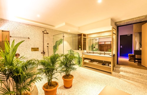 Downtown George Town Hotel | Tien Terrace