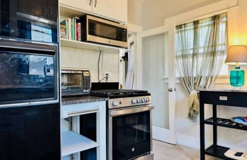 Alamitos Beach Casa | Tiffanys by the Sea🏊🏼🏄🏼‍♀️ Cal Bungalow with swim spa and minutes walk to beach.
