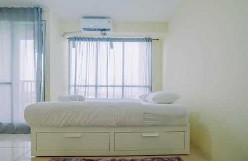 Kayu Putih Apartamento | Tifolia Studio Apartment with Double Bed near LRT Station By Travelio