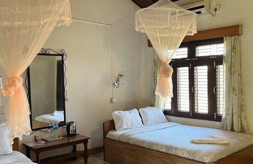 Sauraha Hotel | Tiger Residency Resort