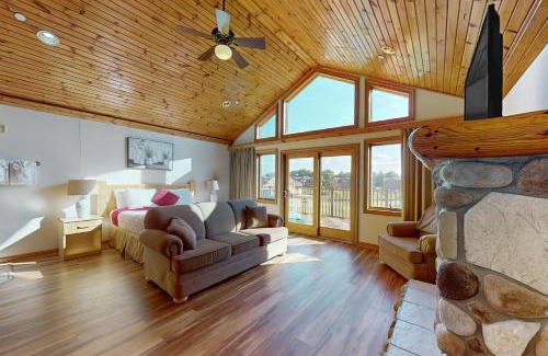 Dellwood Casa | Tigers Den - Upper