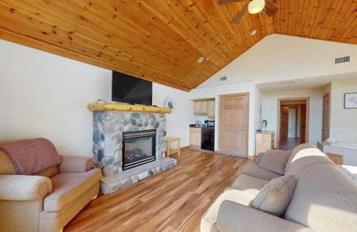 Dellwood Casa | Tigers Den - Upper